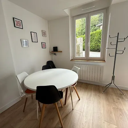 아파트 Charmante Petite Maison - 2 Homecourt